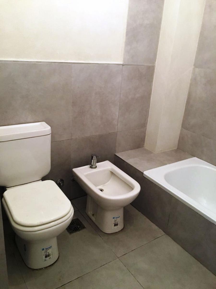 Excelentes Semipiso a estrenar de Categoría a Estrenar 3 Ambientes Balcón Cochera y Baulera Terraza con parrillas. — foto 11