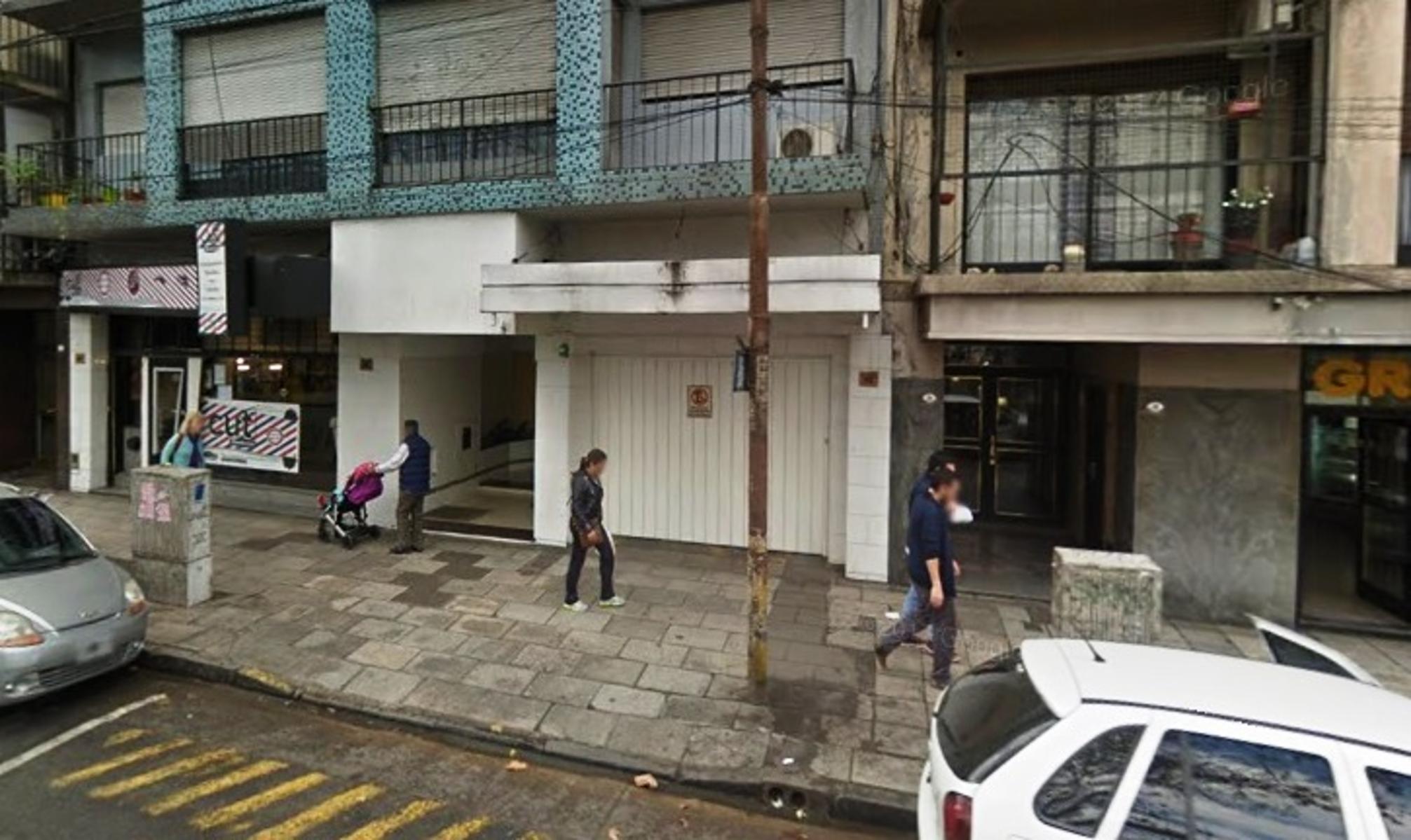 Excelente departamento de 3 ambientes en Ramos Mejía 80m2 Frente a la estación. Contrafrente