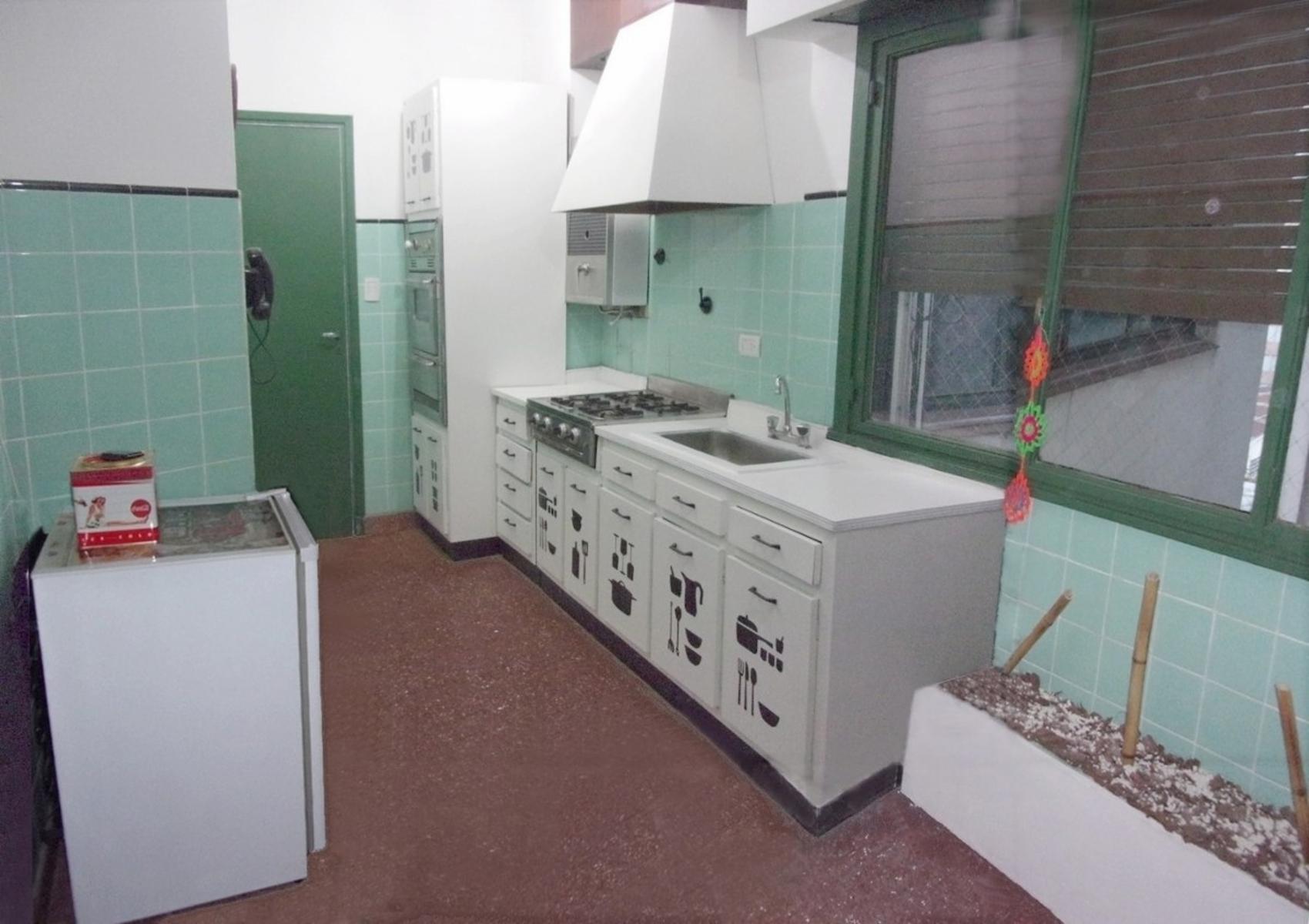 Excelente departamento de 3 ambientes en Ramos Mejía 80m2 Frente a la estación. Contrafrente — foto 4