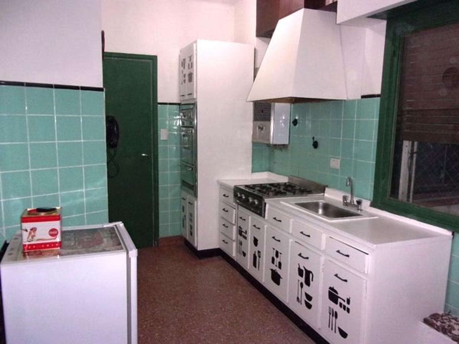 Excelente departamento de 3 ambientes en Ramos Mejía 80m2 Frente a la estación. Contrafrente — foto 8