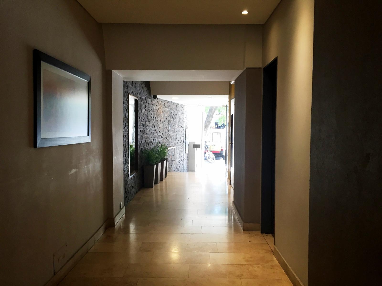 Piso en lo mejor de Ramos Mejía, sobre Av de Mayo. 4 Ambientes con dependencia. Cochera 200 m2 — foto 2
