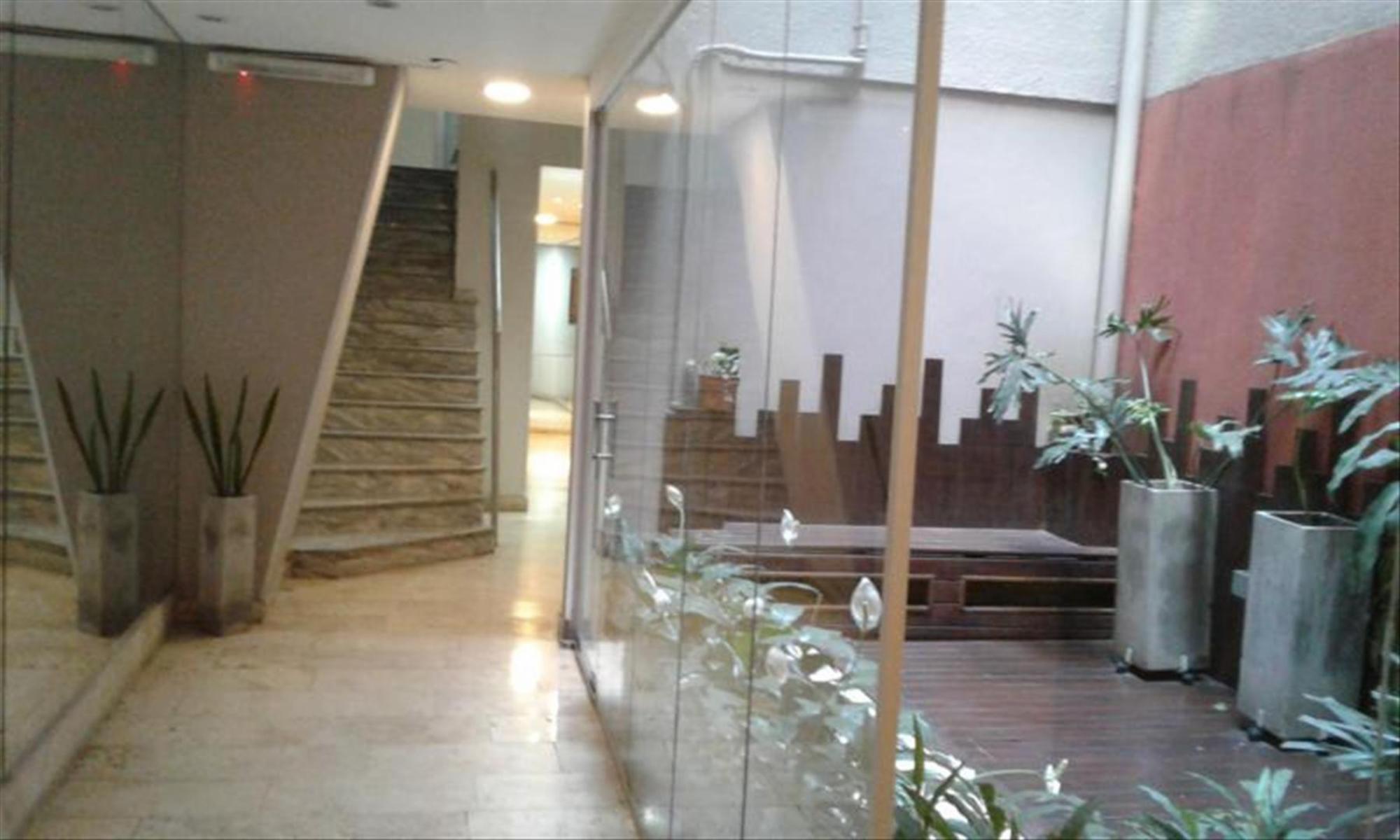 Piso en lo mejor de Ramos Mejía, sobre Av de Mayo. 4 Ambientes con dependencia. Cochera 200 m2 — foto 3
