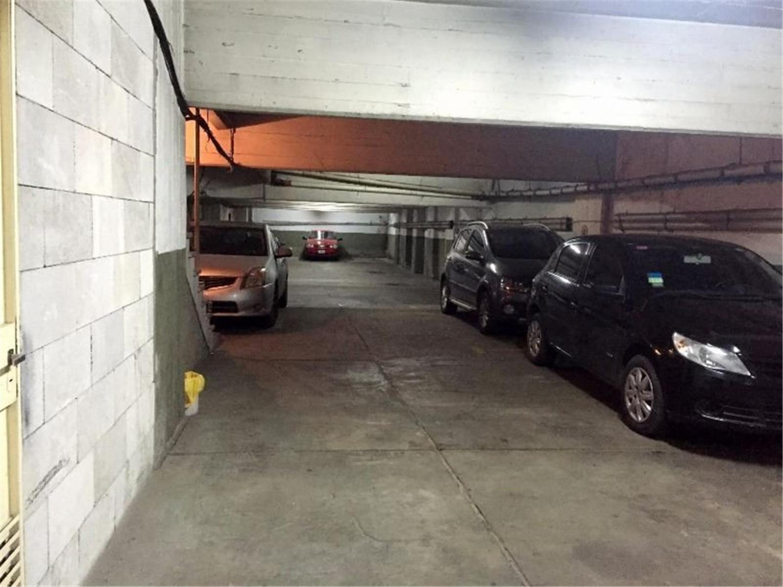 Piso en lo mejor de Ramos Mejía, sobre Av de Mayo. 4 Ambientes con dependencia. Cochera 200 m2 — foto 4