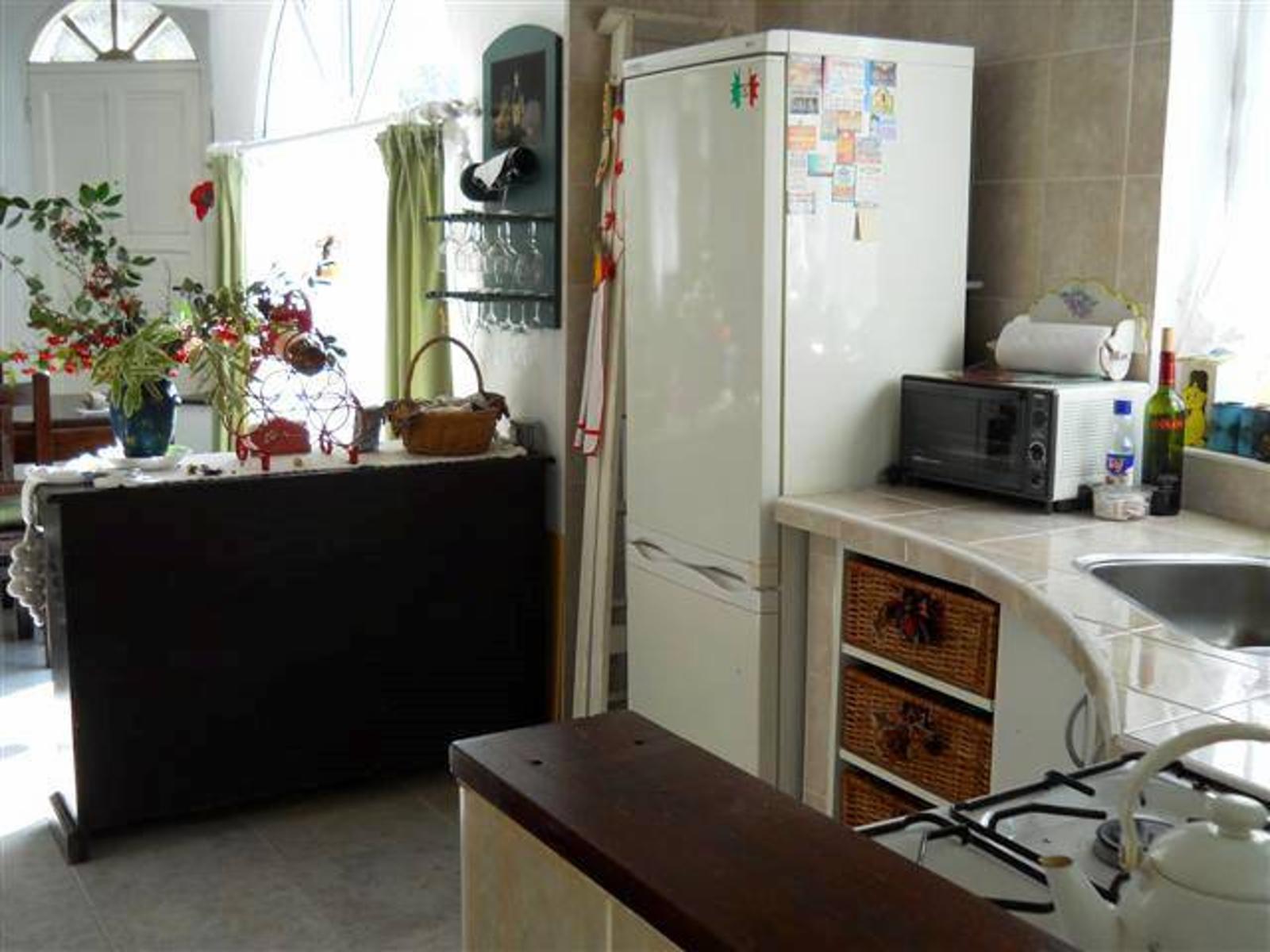 Pinamar, casa sobre lote de 450 m2 Living comedor, 3 Dormitorios, Cocina, 2 Baños, Jacuzzi, Parque y Parrilla. — foto 6