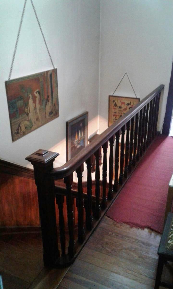 Excelente casa de estilo Inglés en Haedo Muy buena ubicación. A metros de AV Rivadavia, Cercana a la estación y a la Plaza. Lote propio de 8,66 x 37. — foto 3