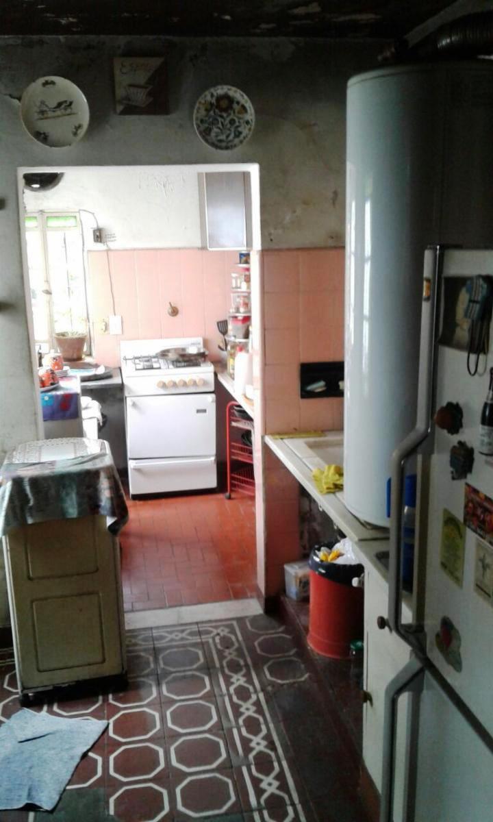 Excelente casa de estilo Inglés en Haedo Muy buena ubicación. A metros de AV Rivadavia, Cercana a la estación y a la Plaza. Lote propio de 8,66 x 37. — foto 10