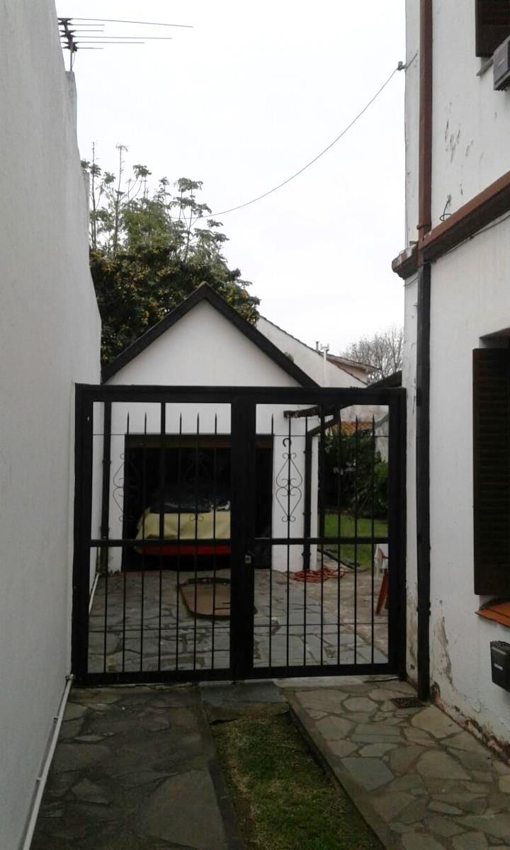 Excelente casa de estilo Inglés en Haedo Muy buena ubicación. A metros de AV Rivadavia, Cercana a la estación y a la Plaza. Lote propio de 8,66 x 37. — foto 13