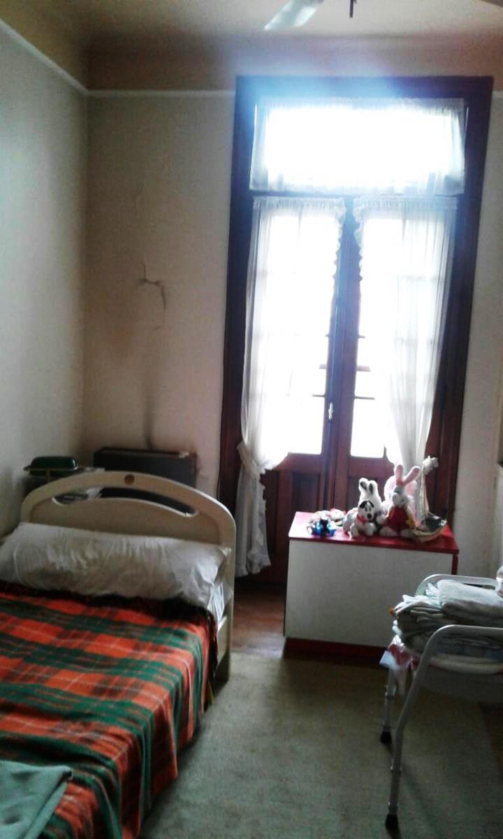 Excelente casa de estilo Inglés en Haedo Muy buena ubicación. A metros de AV Rivadavia, Cercana a la estación y a la Plaza. Lote propio de 8,66 x 37. — foto 15
