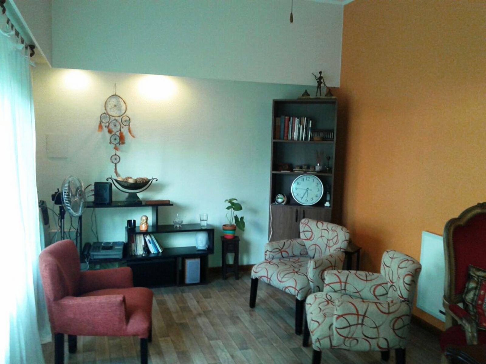 Excelente casa de 5 ambientes en 2 plantas jardin cocheras para varios autos — foto 3
