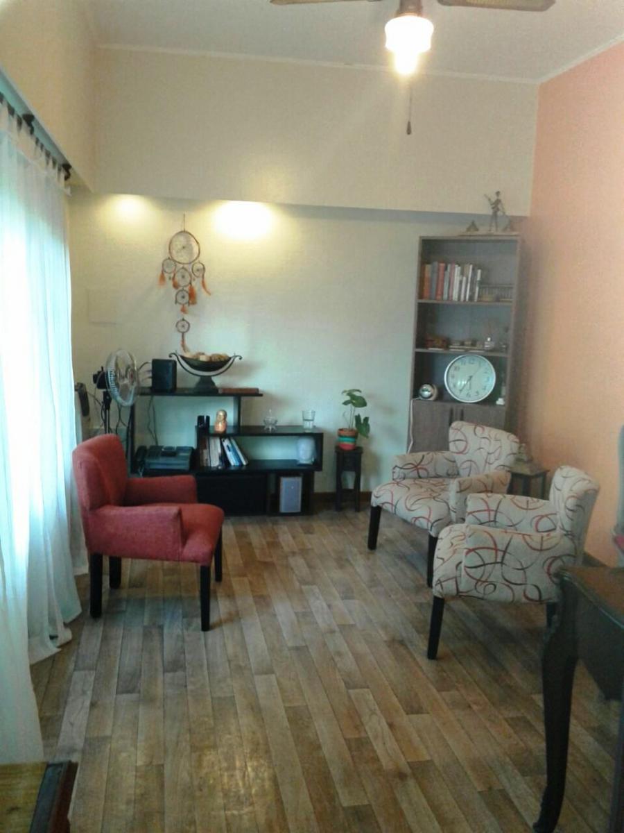 Excelente casa de 5 ambientes en 2 plantas jardin cocheras para varios autos — foto 10
