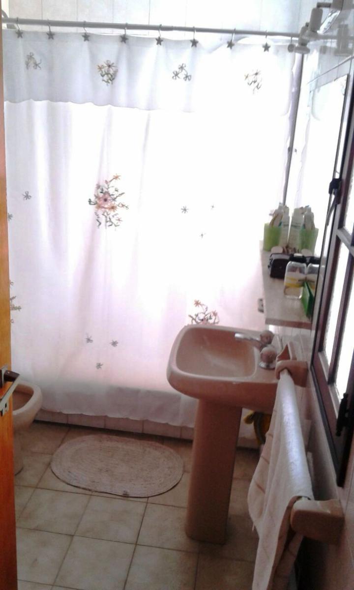 Excelente casa de 5 ambientes en 2 plantas jardin cocheras para varios autos — foto 11