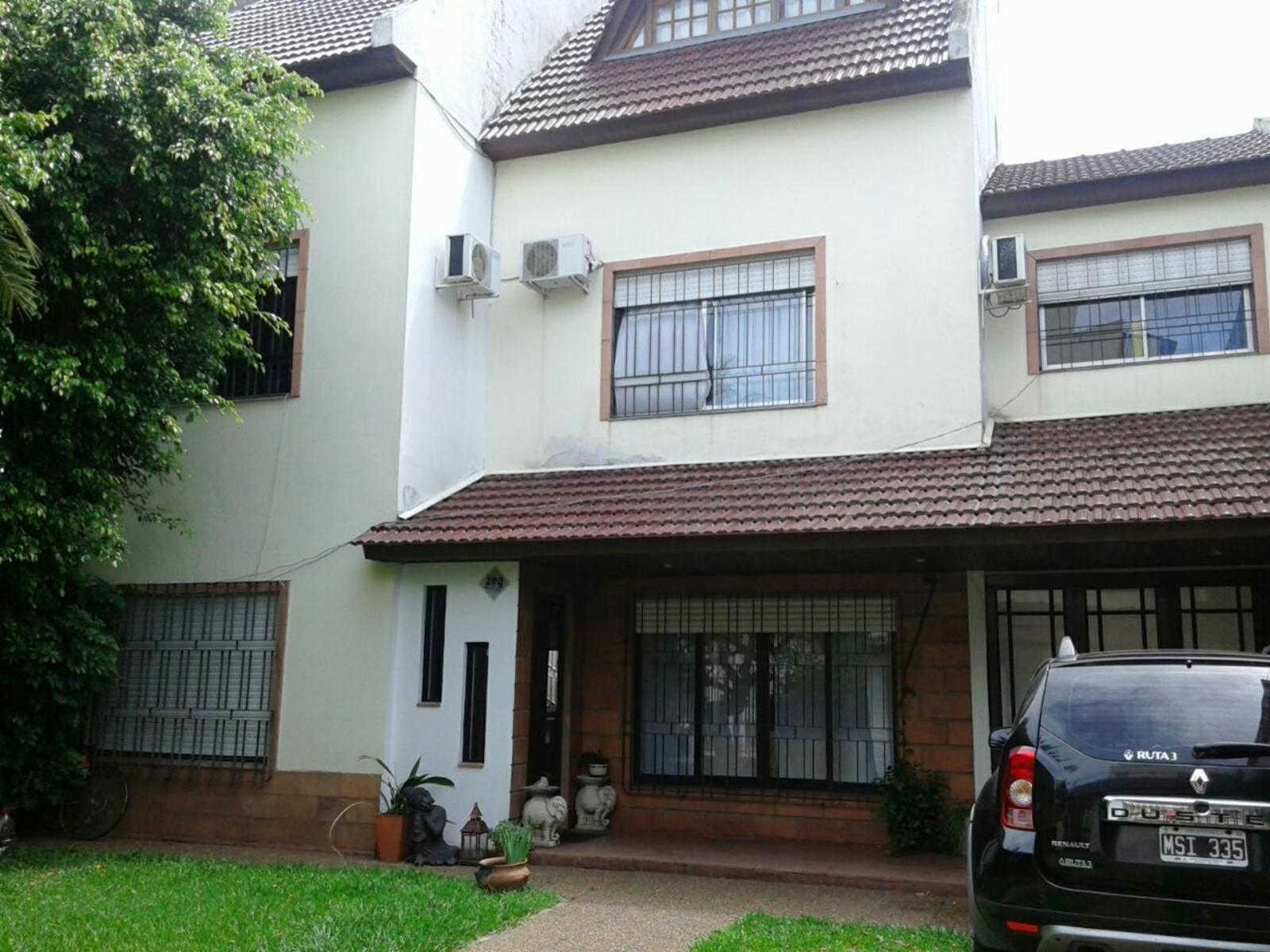 Excelente casa de 5 ambientes en 2 plantas jardin cocheras para varios autos — foto 13