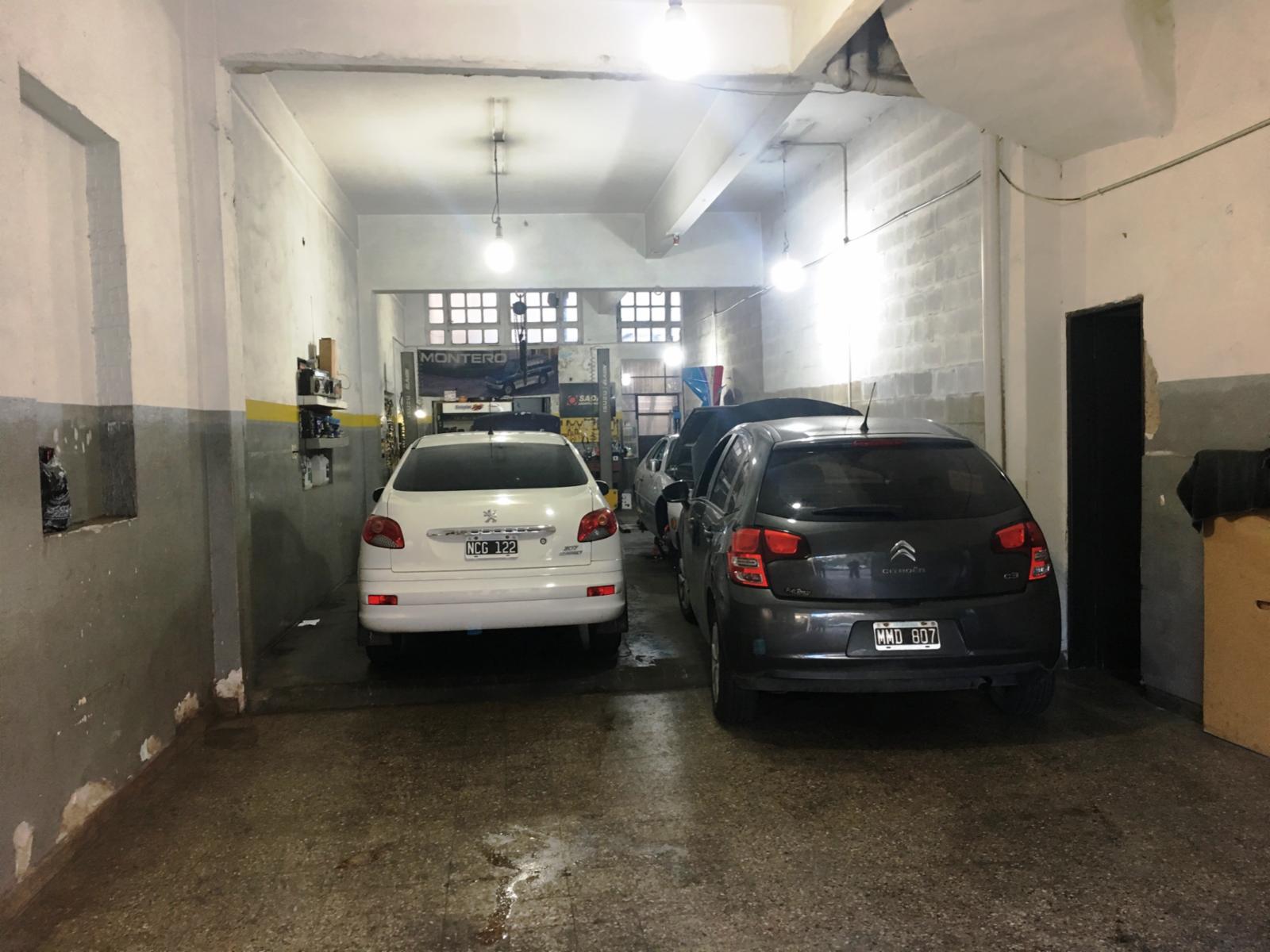 Local sobre Av Rivadavia (hoy taller mecánico) 5 x 20 — foto 2