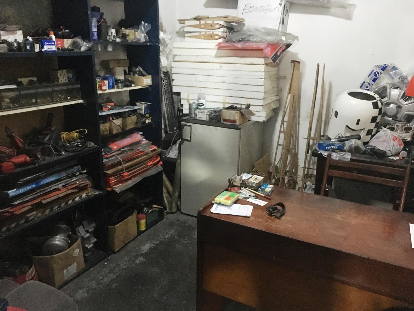 Local sobre Av Rivadavia (hoy taller mecánico) 5 x 20 — foto 3
