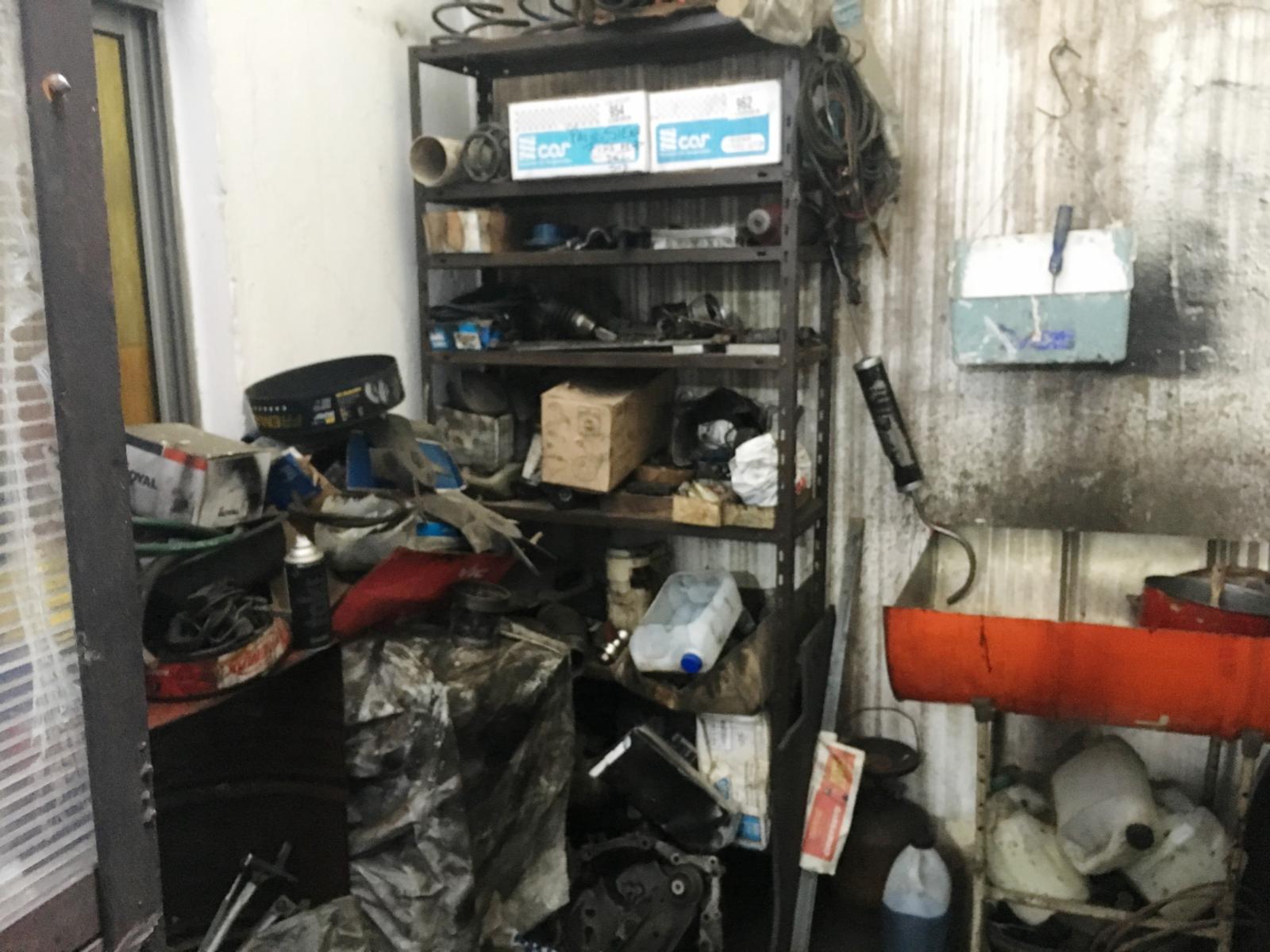 Local sobre Av Rivadavia (hoy taller mecánico) 5 x 20 — foto 4