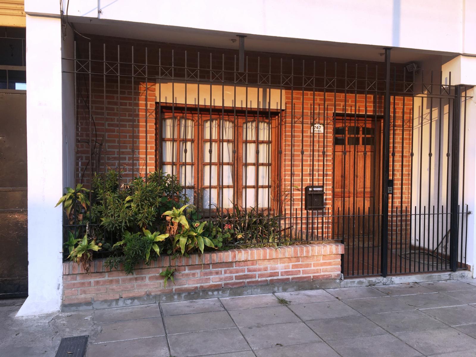 Excelente PH al frente Entrada independiente Cochera doble, 4 Ambientes Patio — foto 2