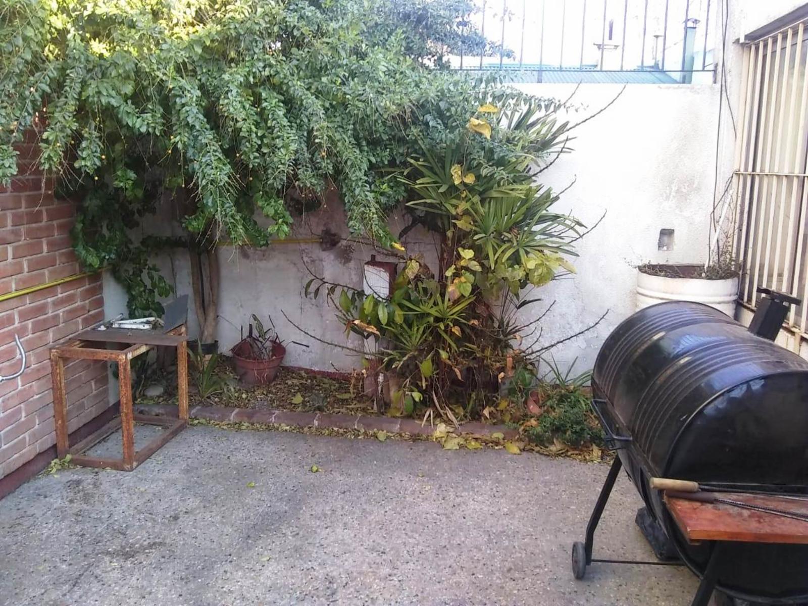 Excelente PH al frente Entrada independiente Cochera doble, 4 Ambientes Patio — foto 5