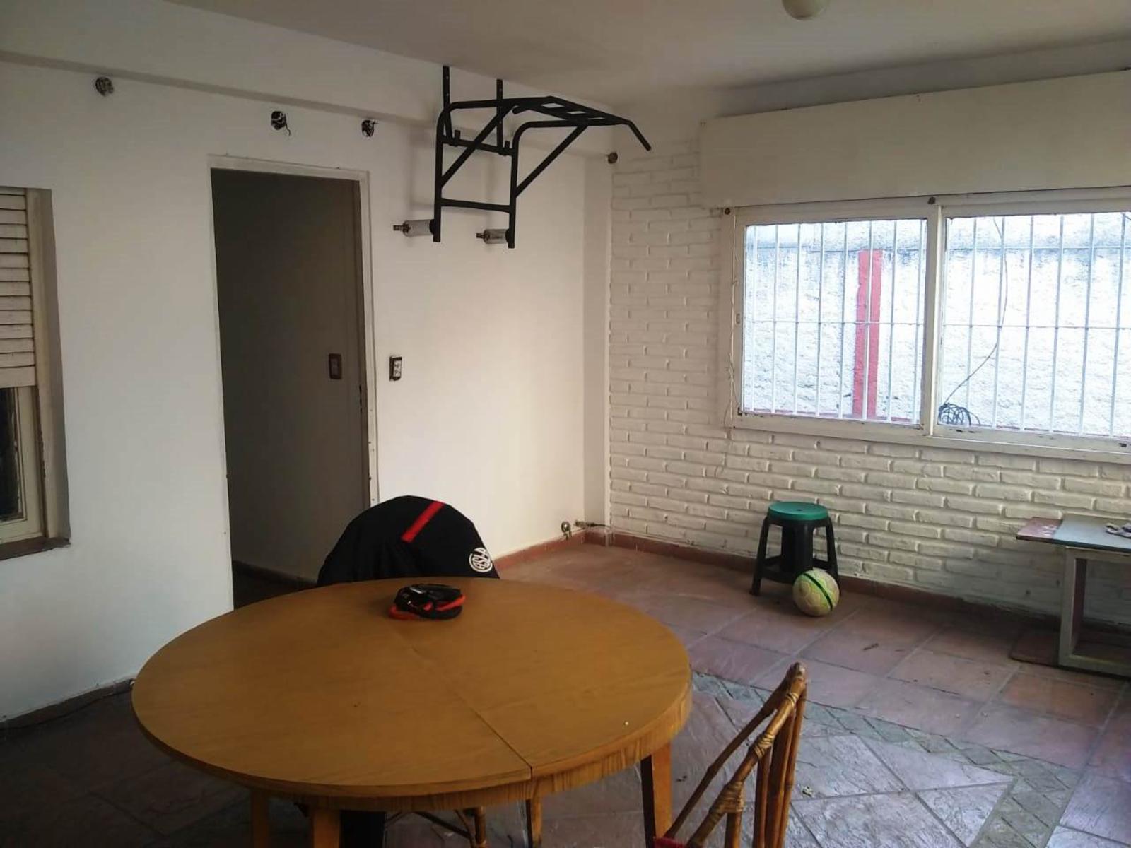 Excelente PH al frente Entrada independiente Cochera doble, 4 Ambientes Patio — foto 11