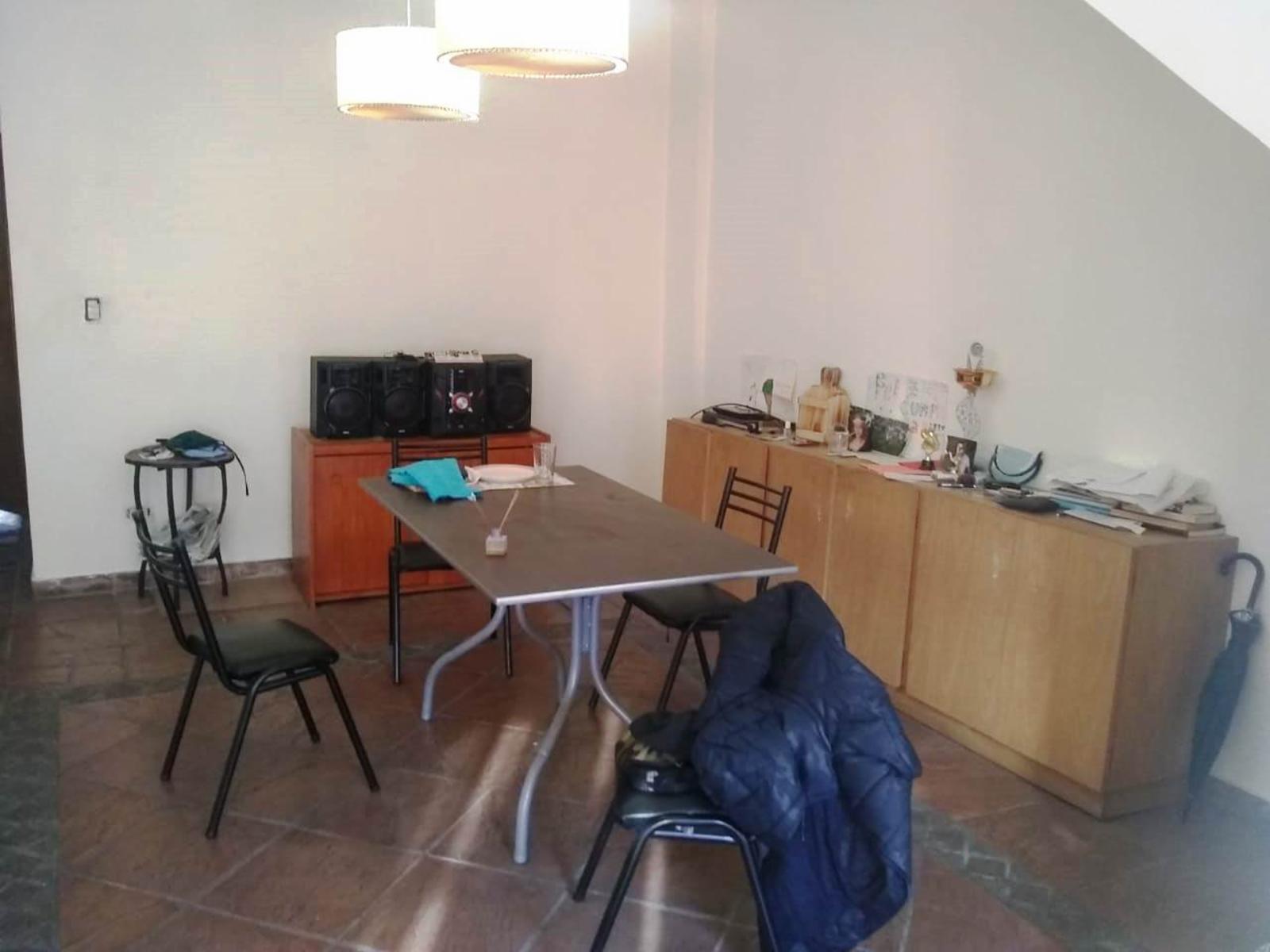 Excelente PH al frente Entrada independiente Cochera doble, 4 Ambientes Patio — foto 13