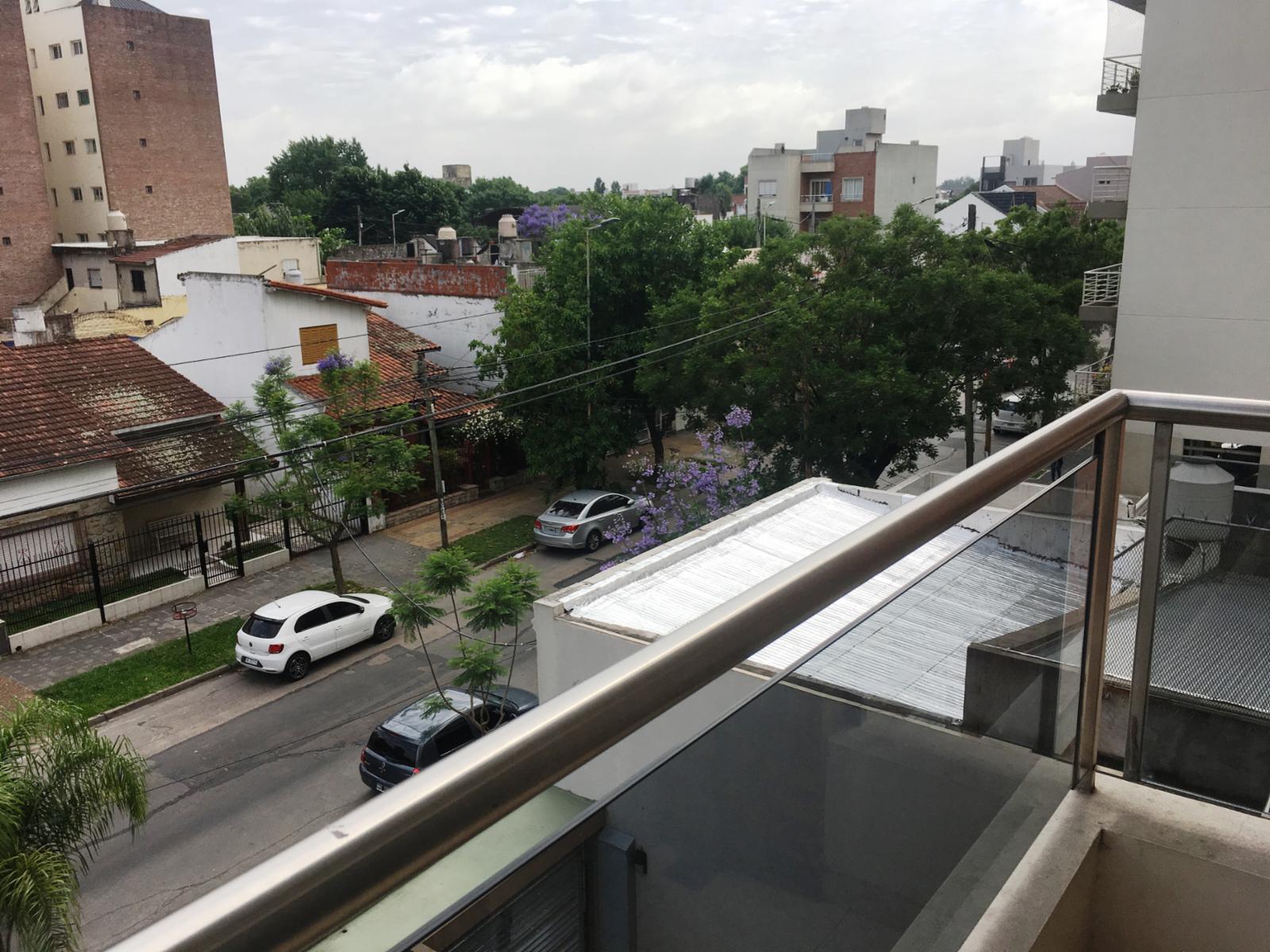 Excelente 2 ambientes nuevo, al frente, balcón, 2 baños. — foto 2