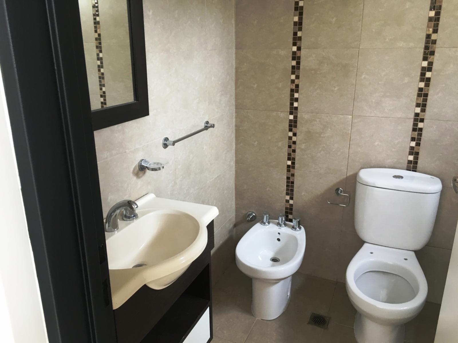 Excelente 2 ambientes nuevo, al frente, balcón, 2 baños. — foto 6