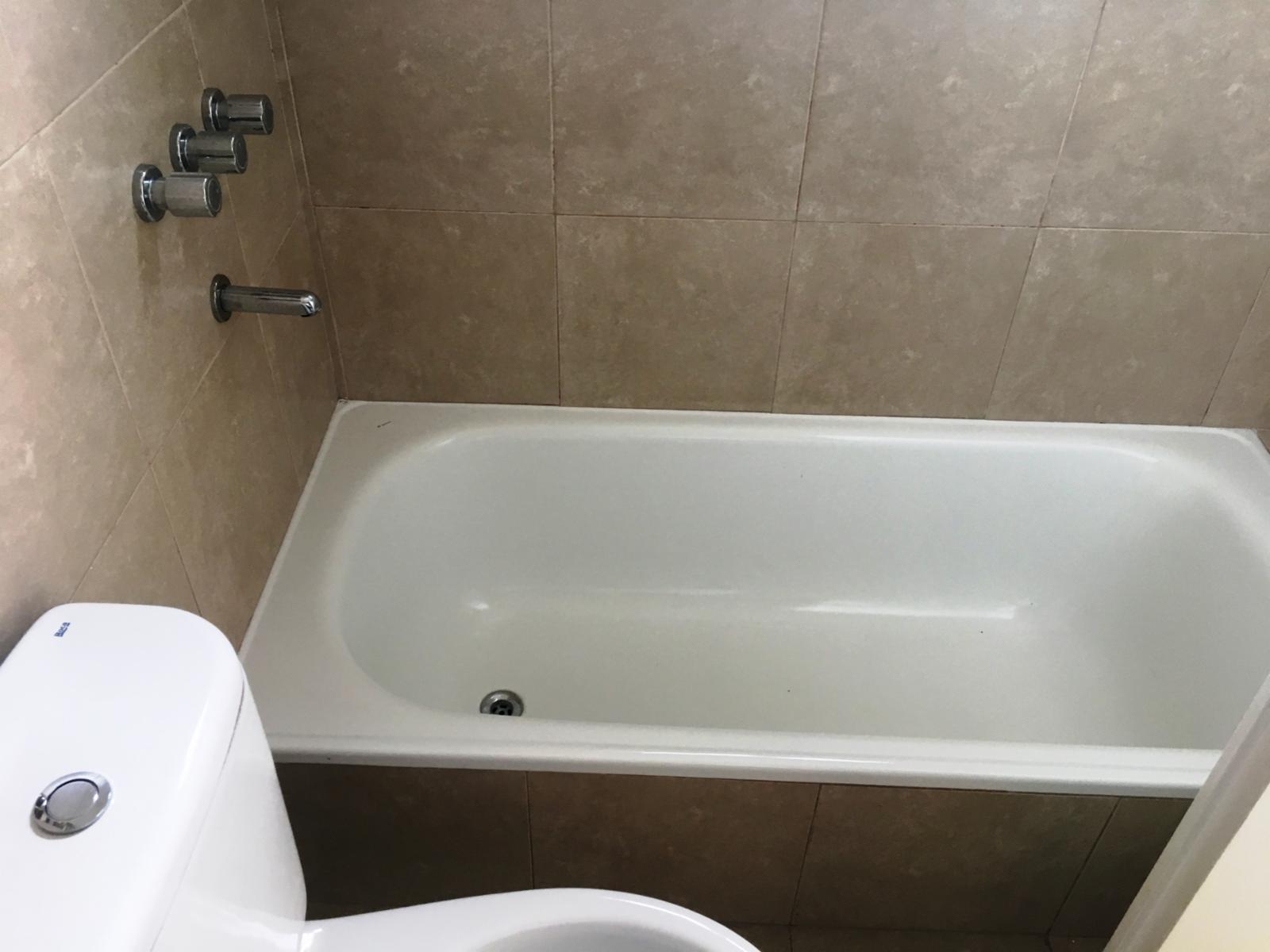 Excelente 2 ambientes nuevo, al frente, balcón, 2 baños. — foto 7