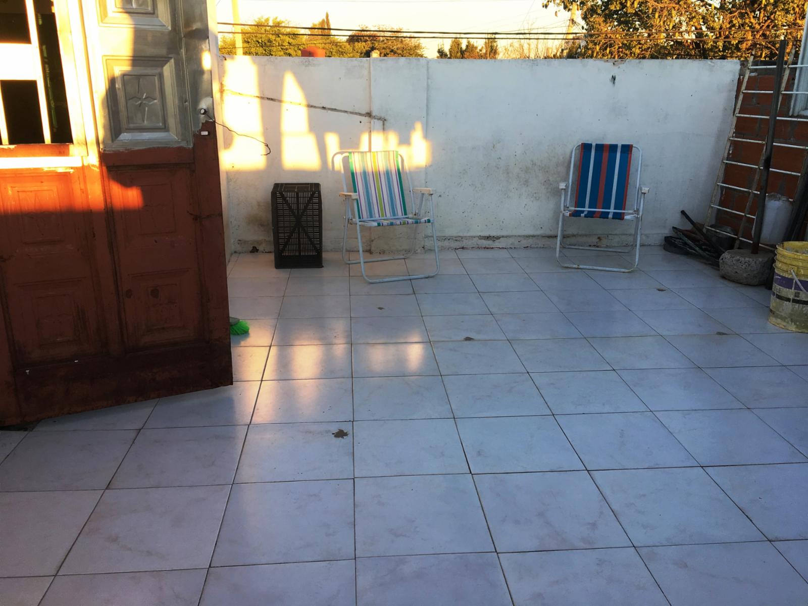 casa tipo PH al frente entrada independiente. 2 dormitorios patio cochera o local terraza Dos en el lote. — foto 9