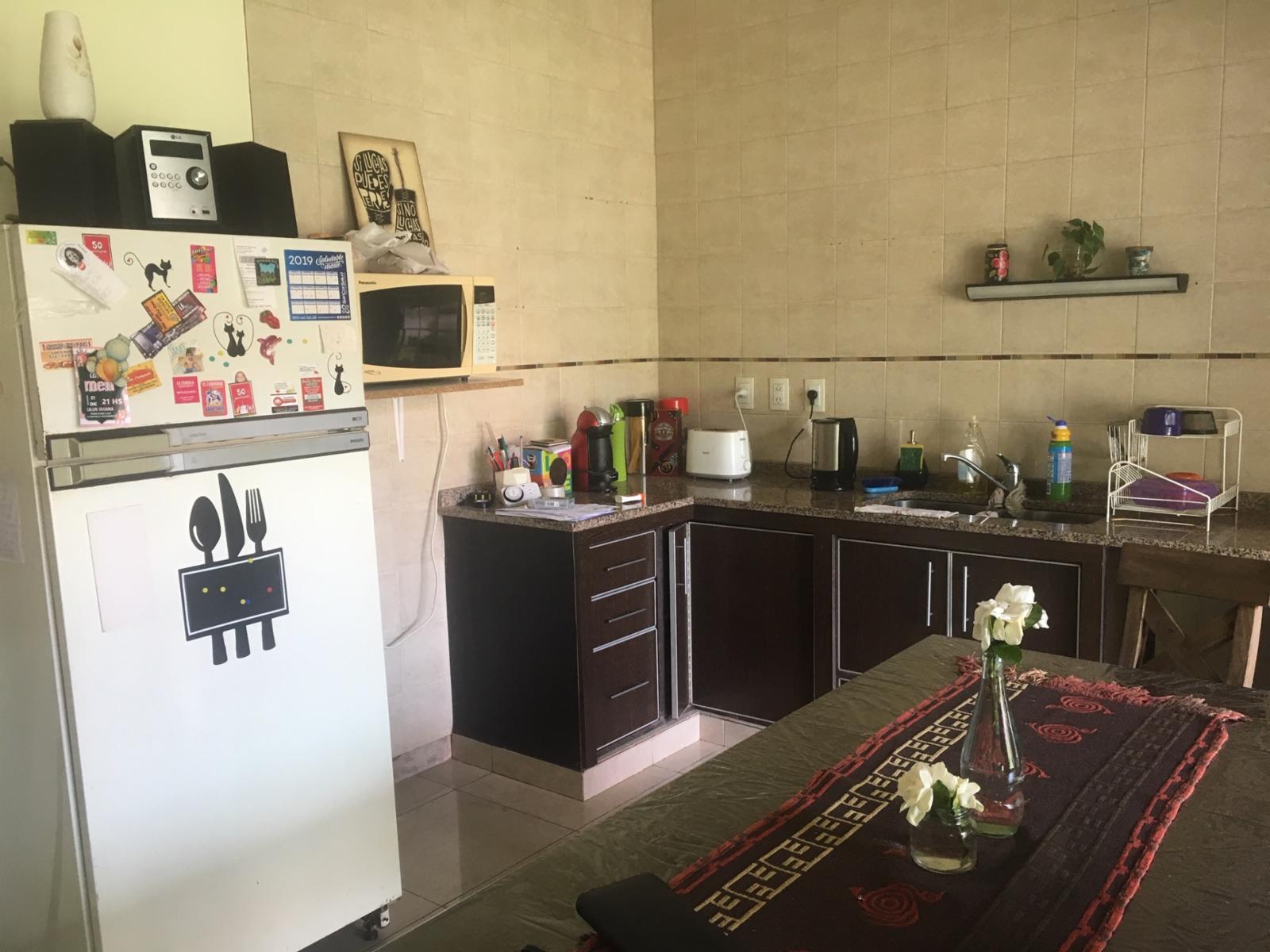 Gran casa sobre lote propio de 8.66 x 45, cochera 2 autos, pileta y quincho — foto 11