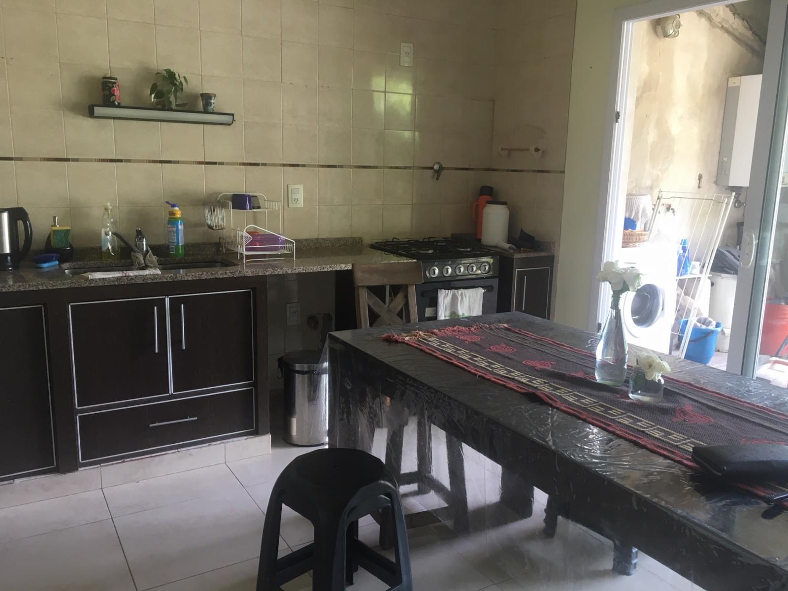 Gran casa sobre lote propio de 8.66 x 45, cochera 2 autos, pileta y quincho — foto 13