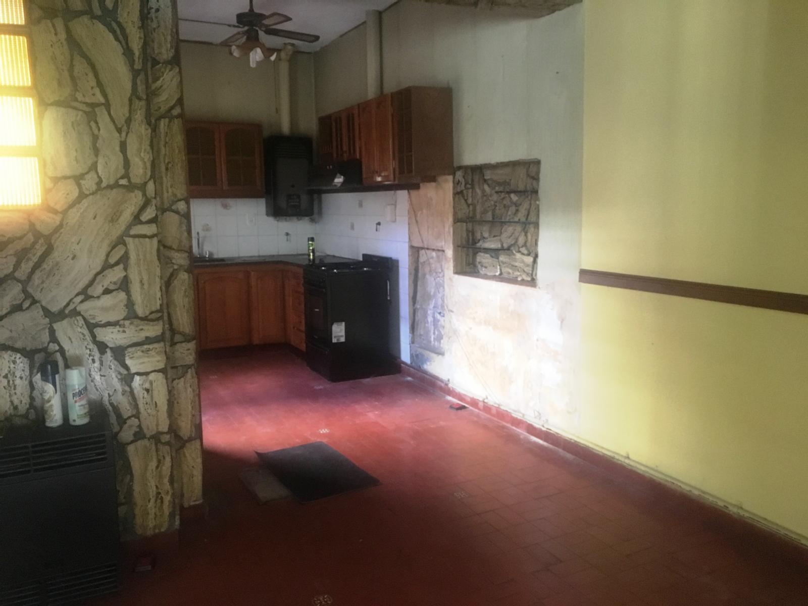 PH en esquina, tipo casa, 3 ambientes sin expensas Living, dormitorio con placard, cocina comedor, escritorio baño completo patio lavadero — foto 6
