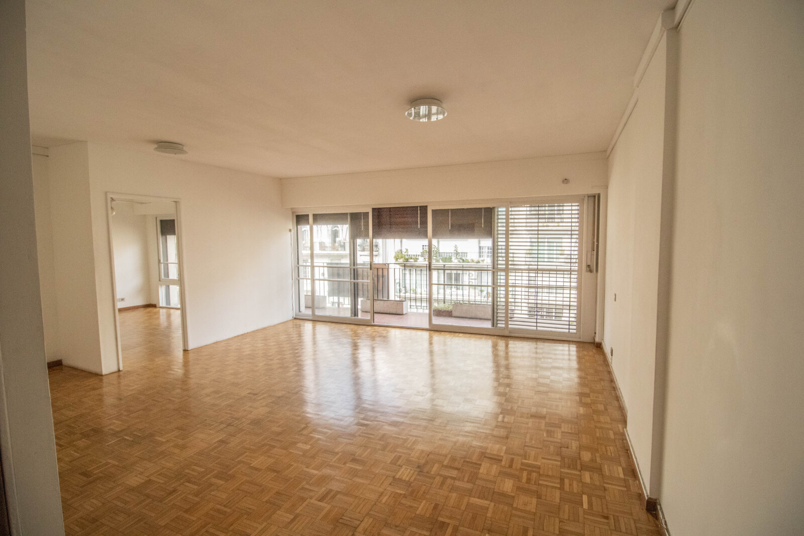BAJÓ DE PRECIO Departamento Semipiso 4 Ambientes con Balcón corrido y Dependencia - Luminoso - 127m² - Apto profesional - Retiro - 1