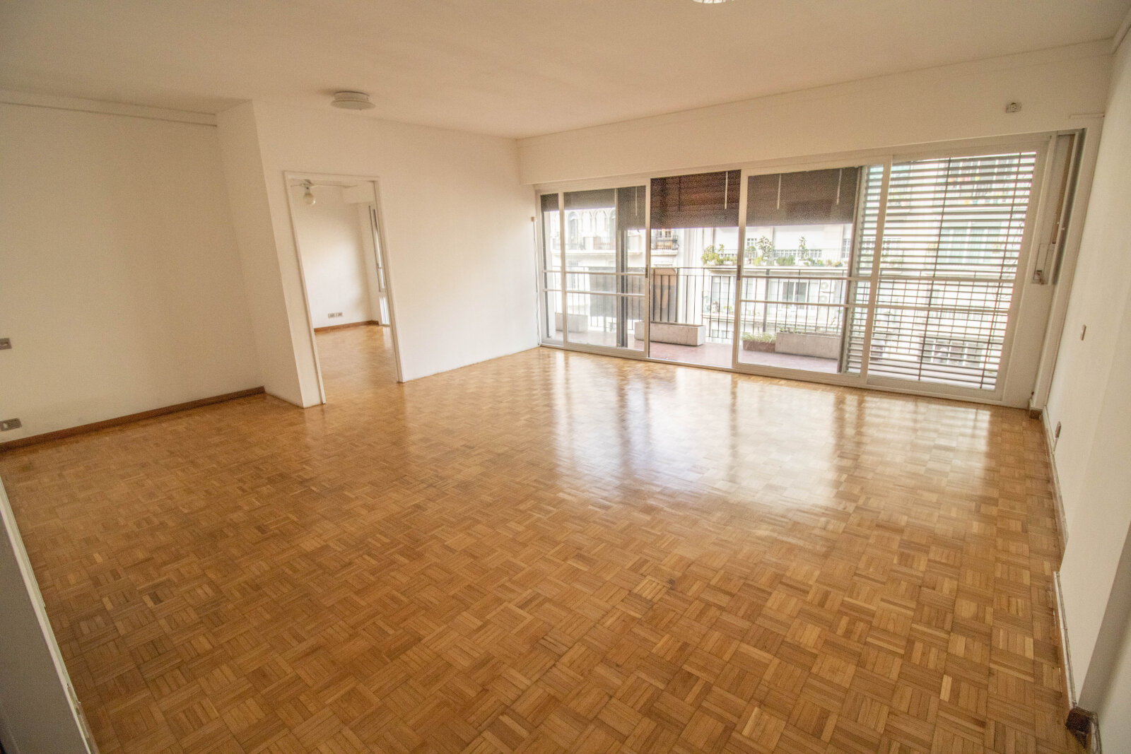 BAJÓ DE PRECIO Departamento Semipiso 4 Ambientes con Balcón corrido y Dependencia - Luminoso - 127m² - Apto profesional - Retiro - 3