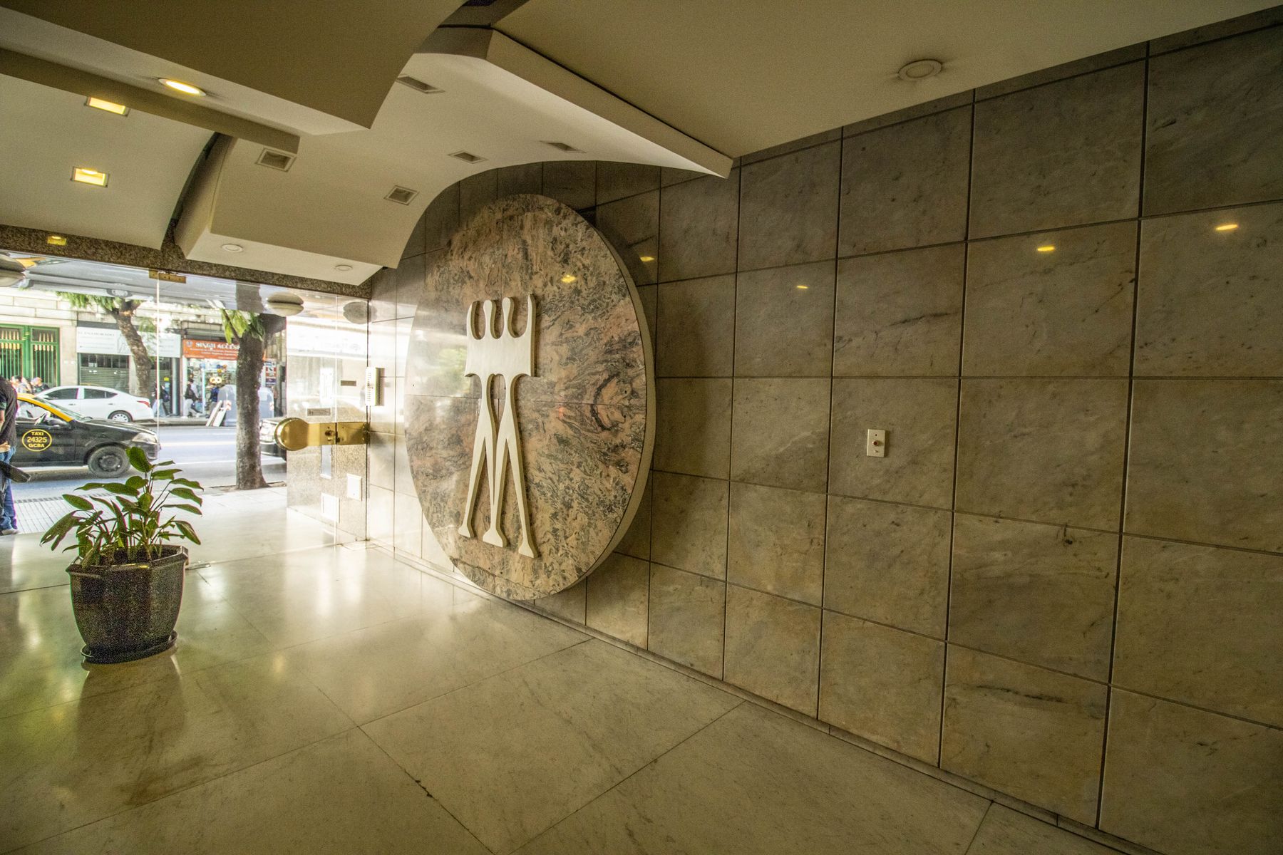 BAJÓ DE PRECIO Departamento Semipiso 4 Ambientes con Balcón corrido y Dependencia - Luminoso - 127m² - Apto profesional - Retiro - 6