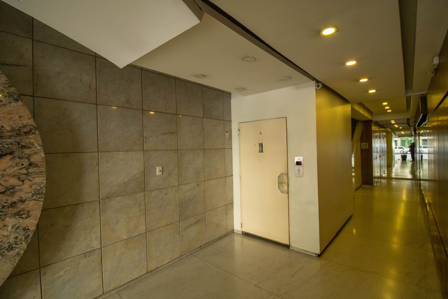 BAJÓ DE PRECIO Departamento Semipiso 4 Ambientes con Balcón corrido y Dependencia - Luminoso - 127m² - Apto profesional - Retiro - 7