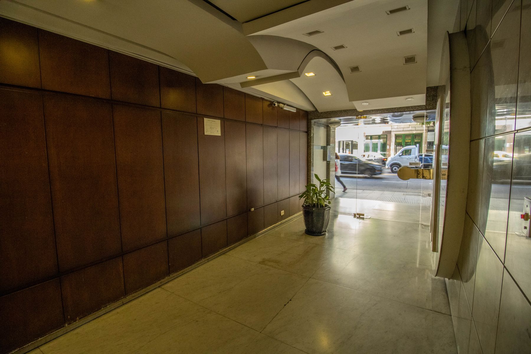 BAJÓ DE PRECIO Departamento Semipiso 4 Ambientes con Balcón corrido y Dependencia - Luminoso - 127m² - Apto profesional - Retiro - 8
