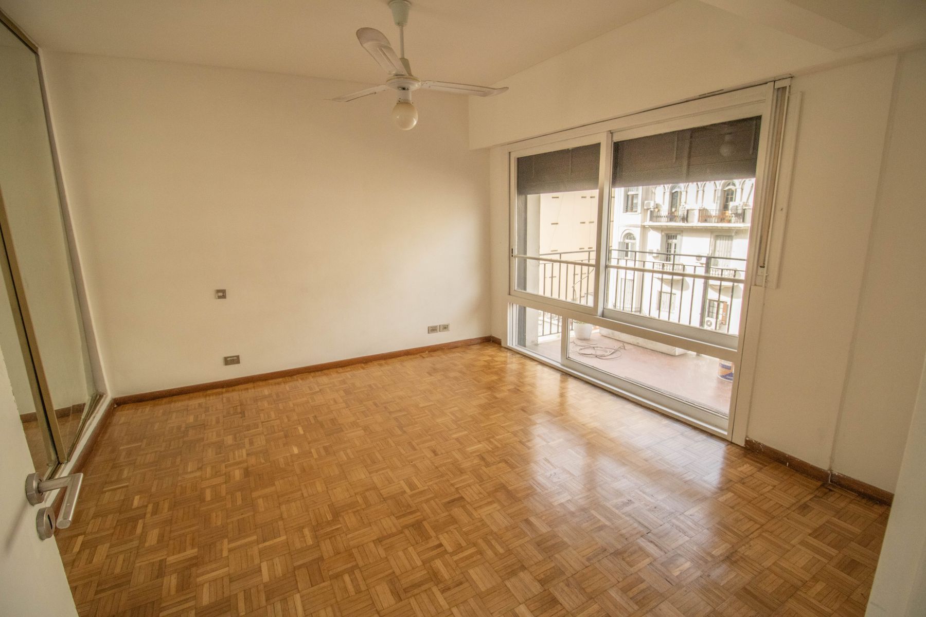 BAJÓ DE PRECIO Departamento Semipiso 4 Ambientes con Balcón corrido y Dependencia - Luminoso - 127m² - Apto profesional - Retiro - 12