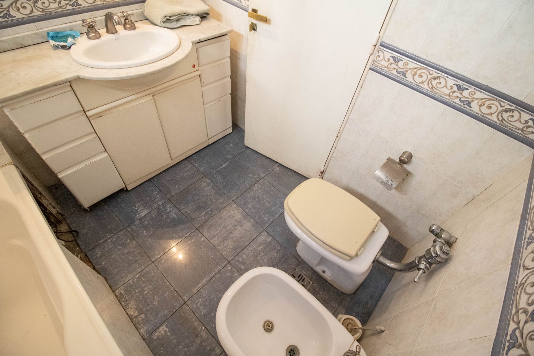 BAJÓ DE PRECIO Departamento Semipiso 4 Ambientes con Balcón corrido y Dependencia - Luminoso - 127m² - Apto profesional - Retiro - 14