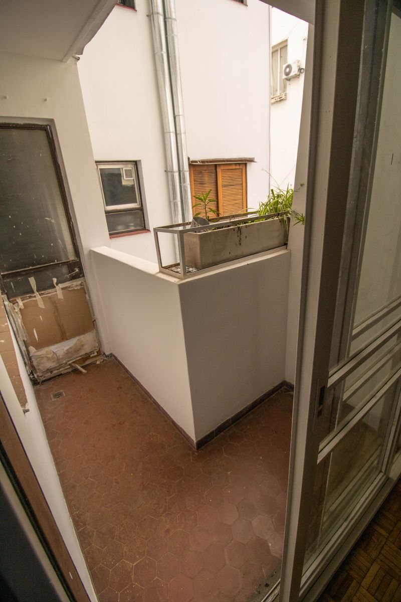 BAJÓ DE PRECIO Departamento Semipiso 4 Ambientes con Balcón corrido y Dependencia - Luminoso - 127m² - Apto profesional - Retiro - 23