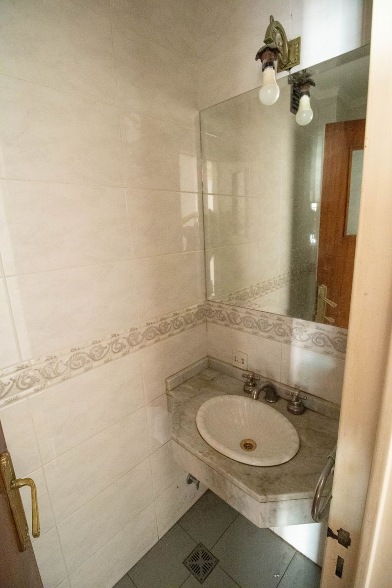 BAJÓ DE PRECIO Departamento Semipiso 4 Ambientes con Balcón corrido y Dependencia - Luminoso - 127m² - Apto profesional - Retiro - 25
