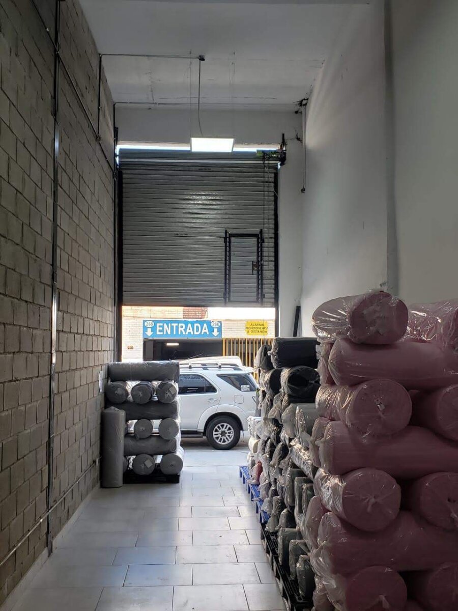 Local PB + Entrepiso + Planta alta - Zona comercial - Flores - 260m² - 1