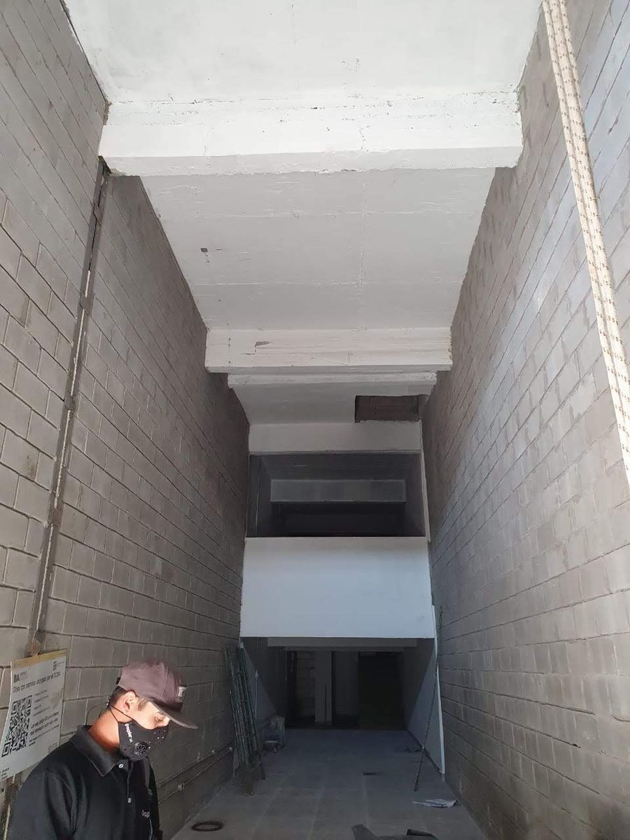 Local PB + Entrepiso + Planta alta - Zona comercial - Flores - 260m² - 3
