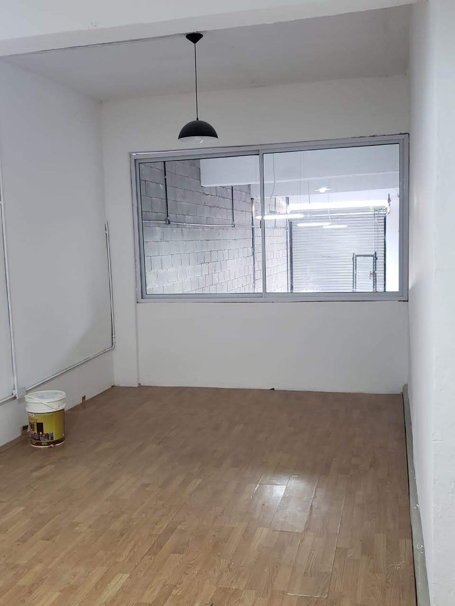 Local PB + Entrepiso + Planta alta - Zona comercial - Flores - 260m² - 6