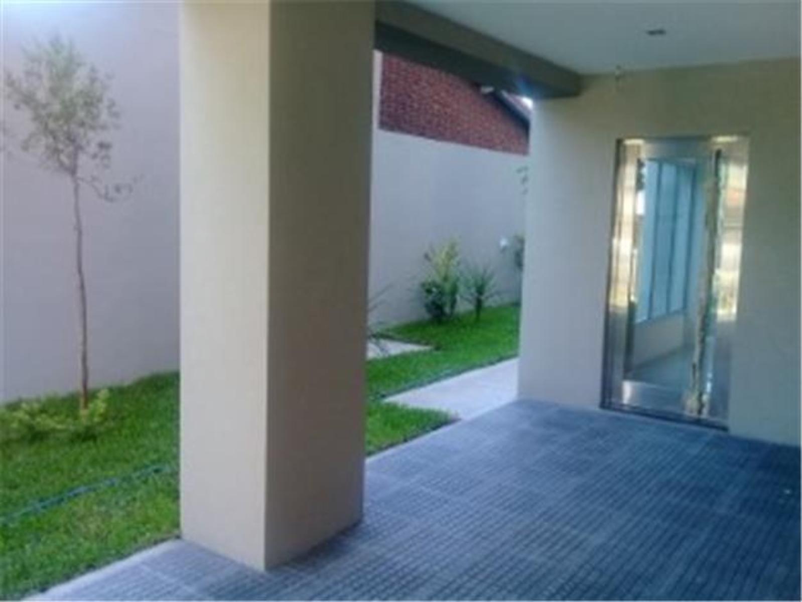 Dpto de 2 Amb. Muy Luminosos y Amplios. Zona Residencial. — foto 7