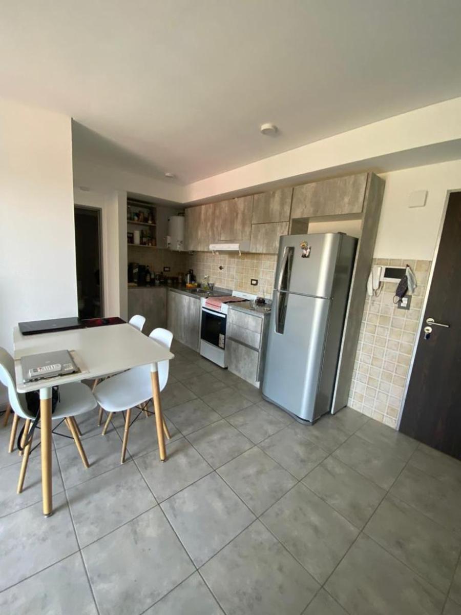 Dpto de 2 Amb. Muy Luminosos y Amplios. Zona Residencial. — foto 8