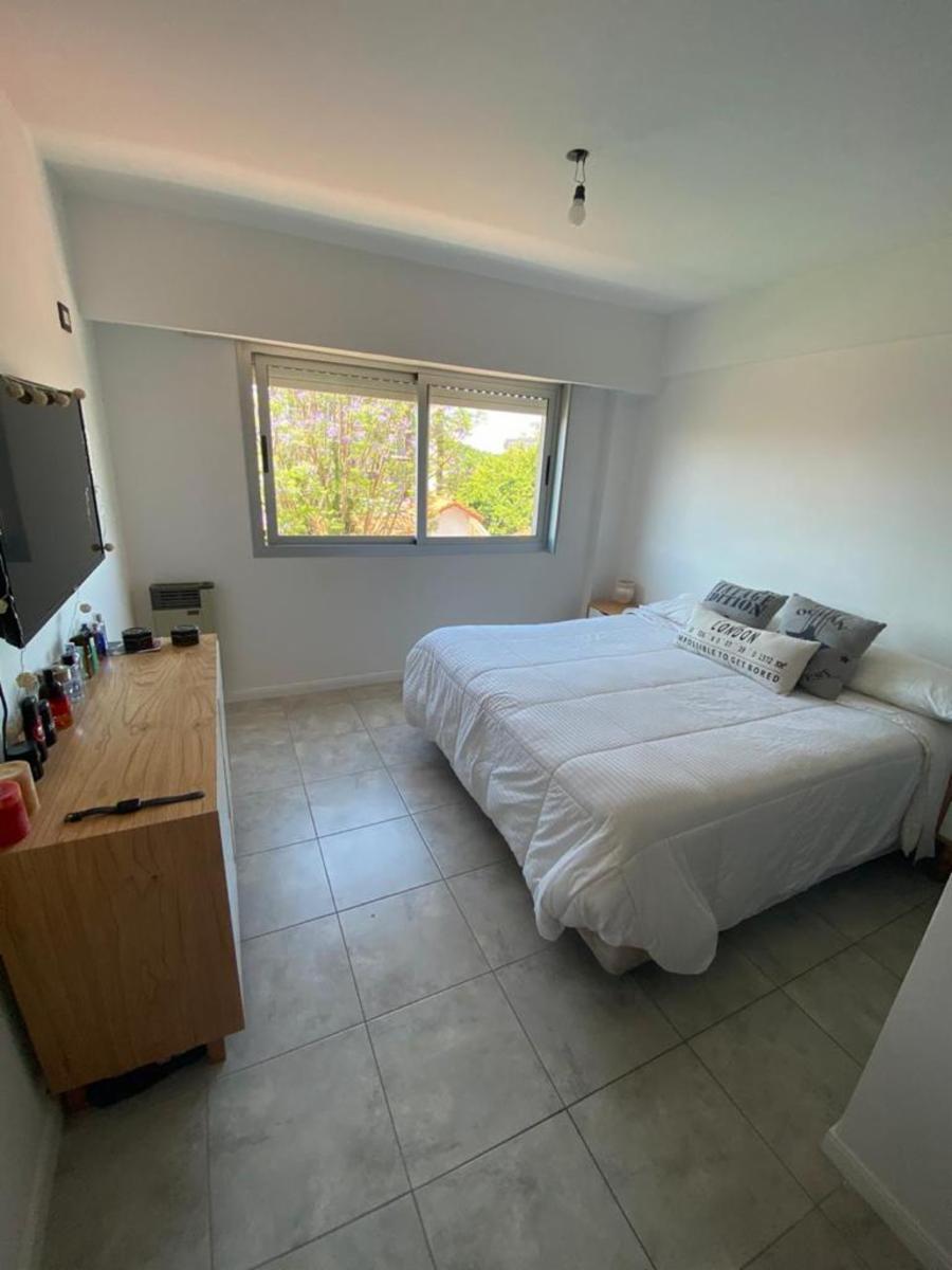 Dpto de 2 Amb. Muy Luminosos y Amplios. Zona Residencial. — foto 9