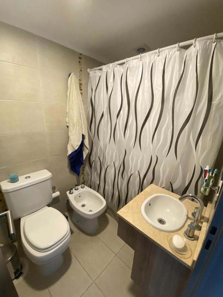 Dpto de 2 Amb. Muy Luminosos y Amplios. Zona Residencial. — foto 10