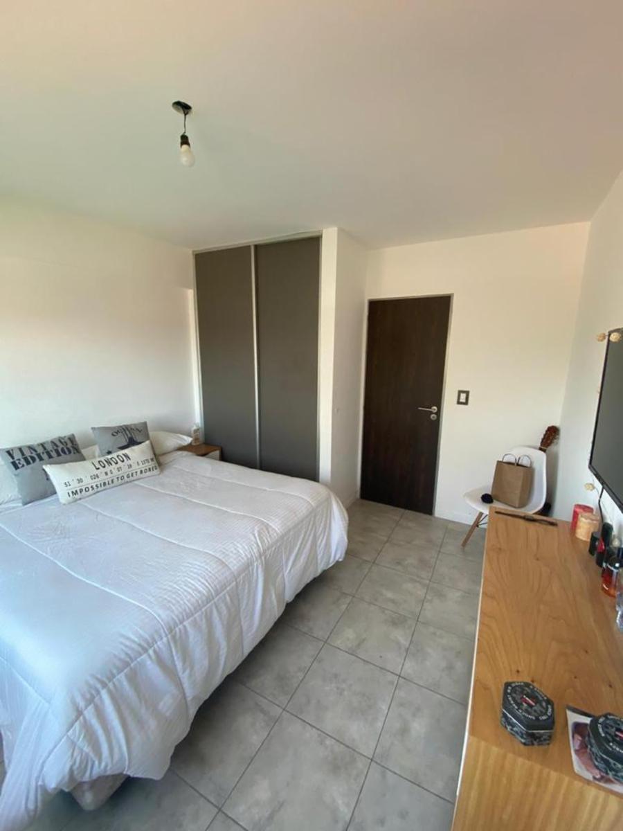 Dpto de 2 Amb. Muy Luminosos y Amplios. Zona Residencial. — foto 11