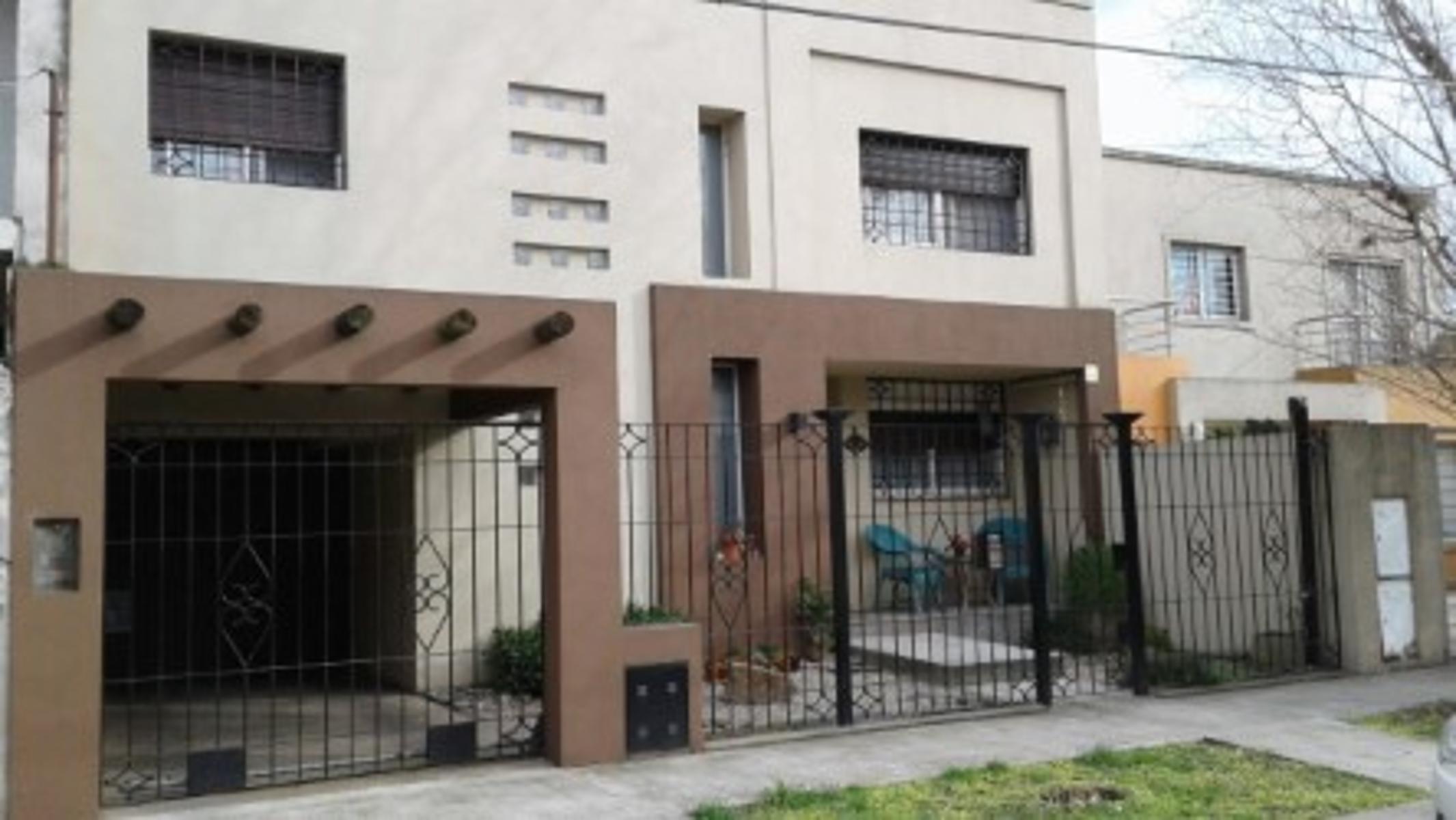 Casa 4 amb. Minimalista, con piscina