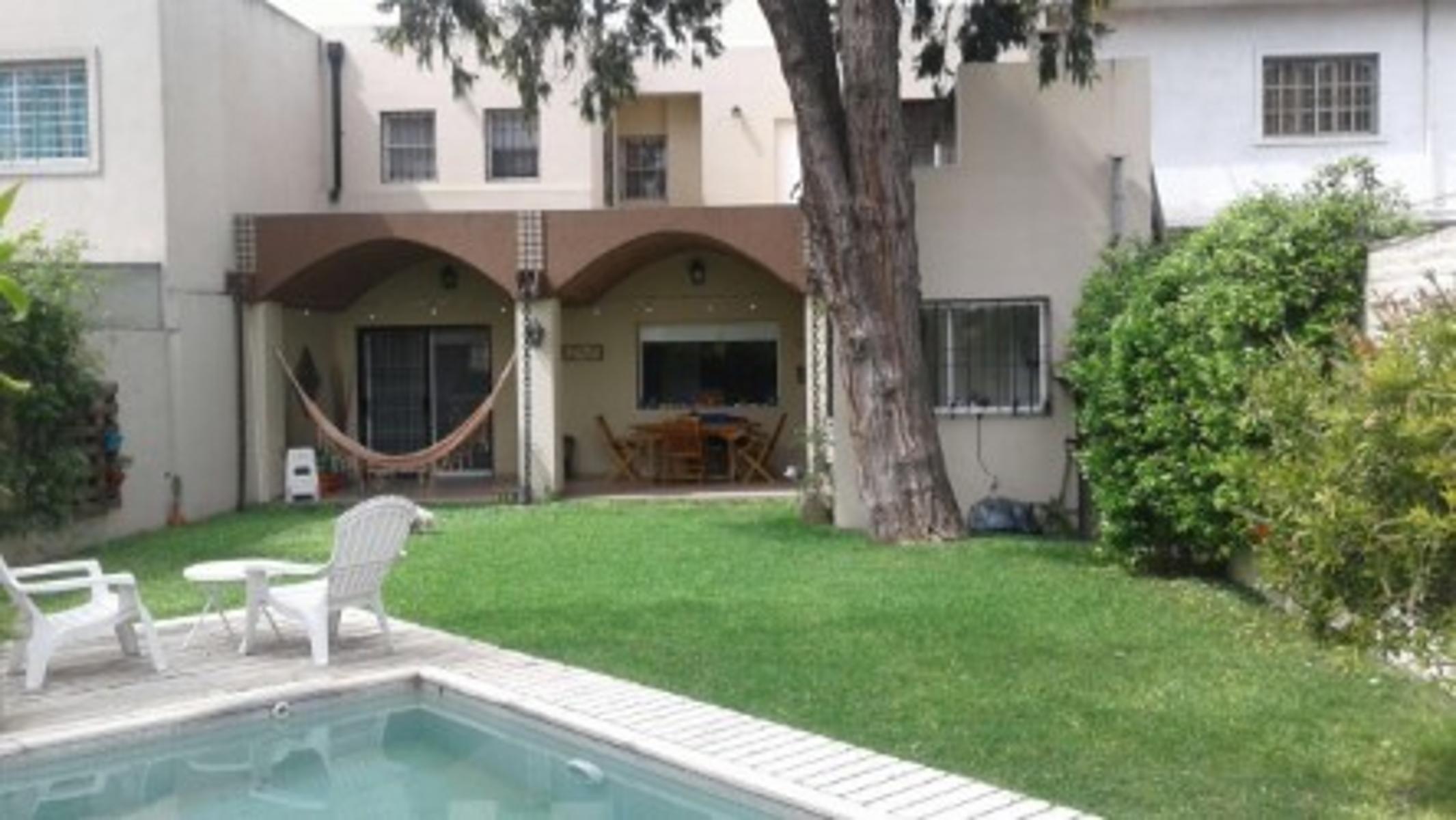 Casa 4 amb. Minimalista, con piscina — foto 9