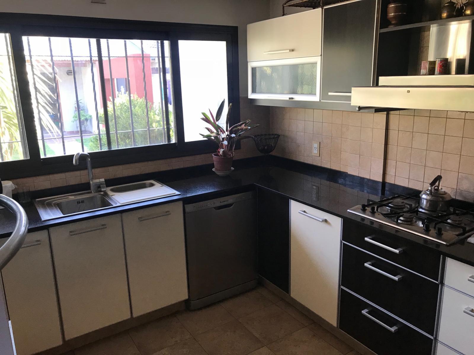 CASA 2 PLANTAS JARDIN Y PISCINA — foto 4